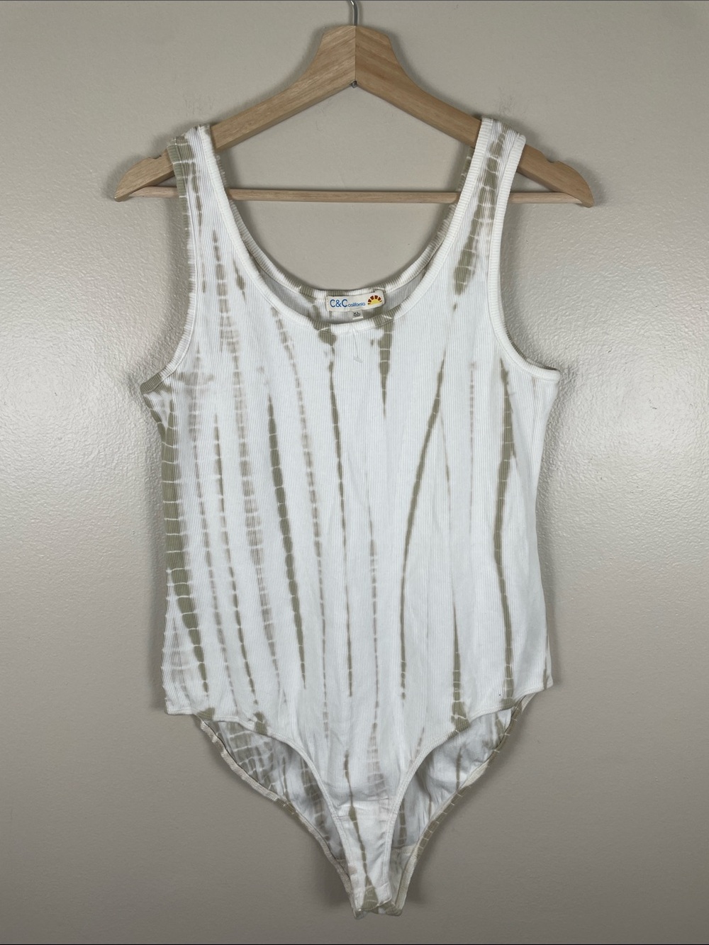 NEW C&C California White and Tan Tie-Dye Bodysuit. XL